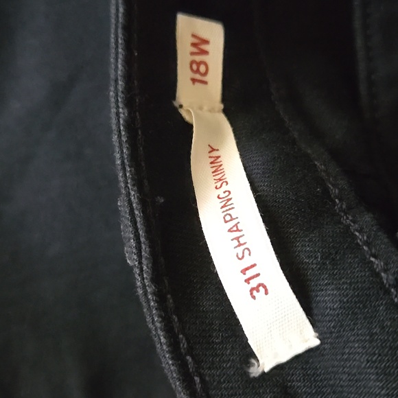 Levi's - Picture 4 of 5